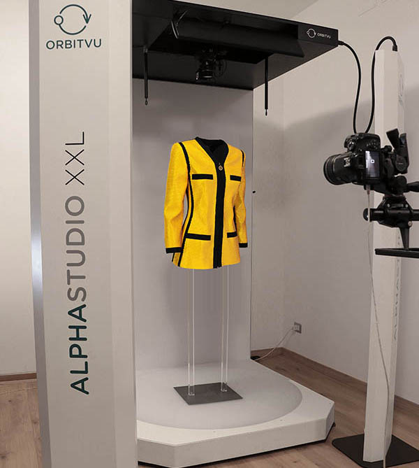 Alphashot XXL con giacca su manichino ghost
